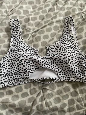 NWOT B&W Dotted Bikini Top